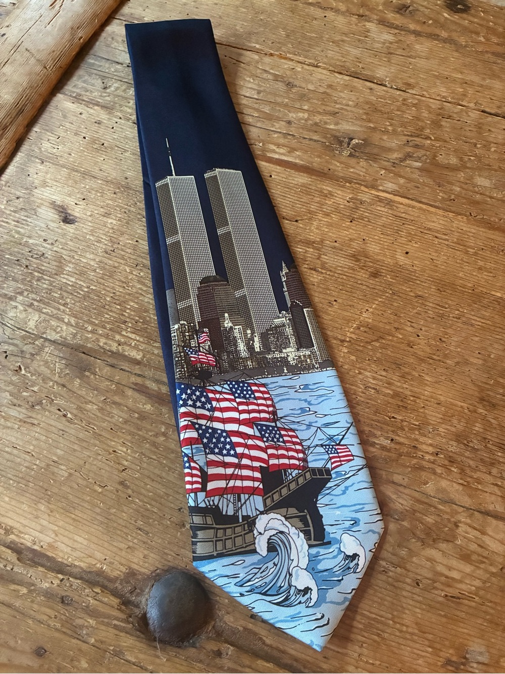 VTG Twin Towers NYC Skyline
9/11 American flag tie